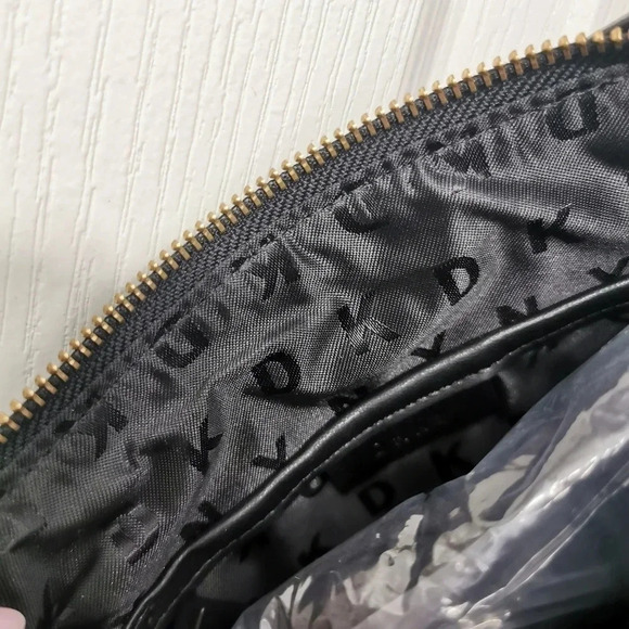 DKNY LARA Black 100% Geniune Leather Crossbody Bag  Small Quilted Purse - Picture 2 of 4